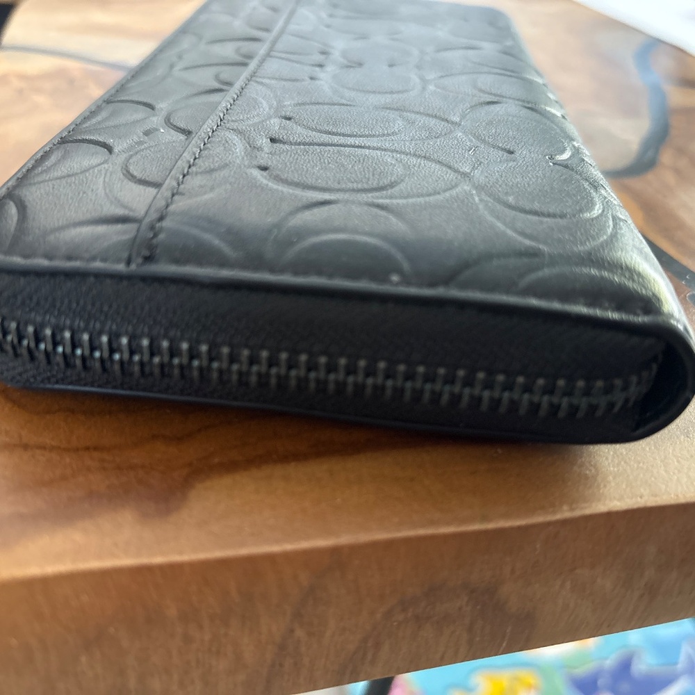 Coach Accordion Wallet In Signature Leather - Picture 6 of 6